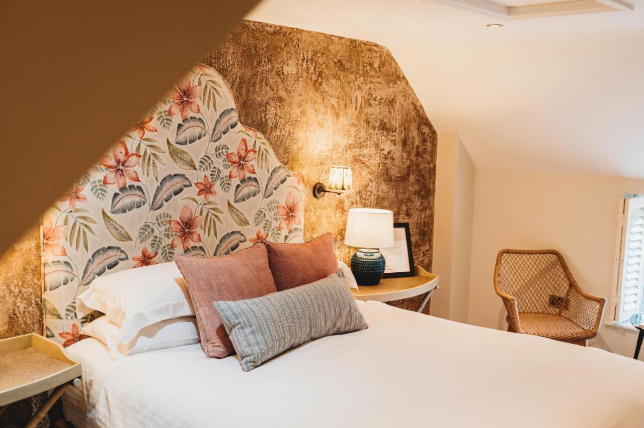 Finch'S Arms Hotel โอ๊กคัม ภายนอก รูปภาพ